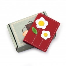 Crvena kožna futrola za kreditne kartice sa motivom cveća Crvena kožna futrola za kreditne kartice sa motivom cveća